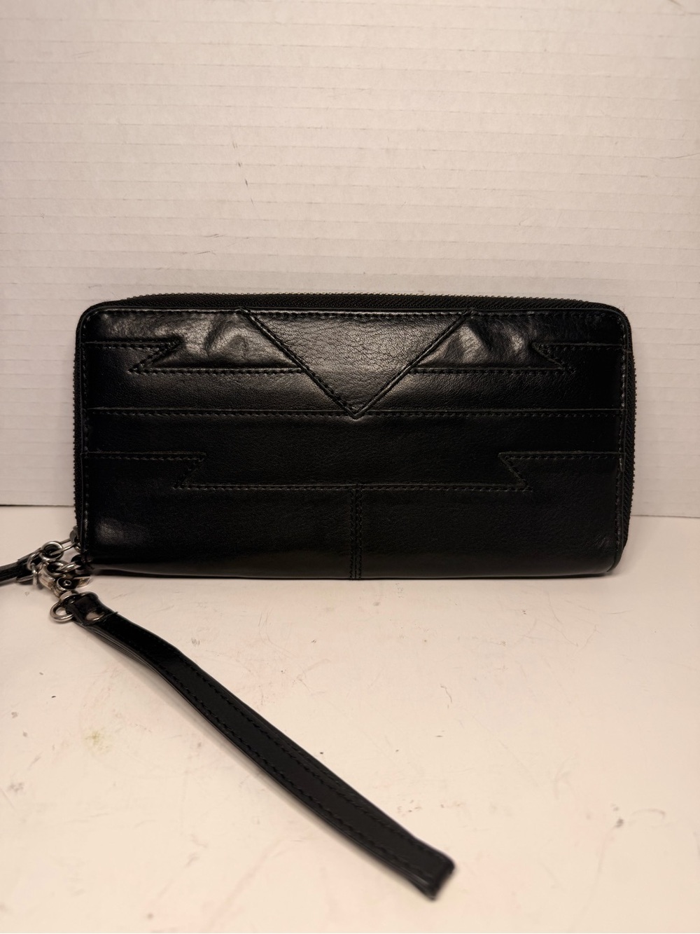 Lucky Brand Genuine
Leather Black Zip-Around
Wristlet Wallet